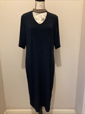 Travelers by Chico’s Everyday Navy V-Neck Midi Dress